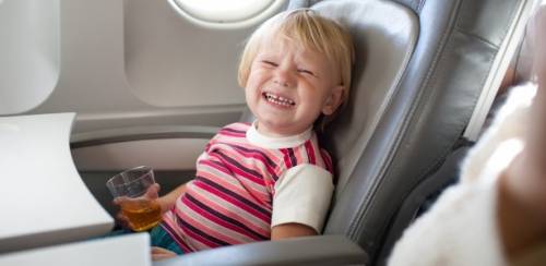 viajar-Criança-avião