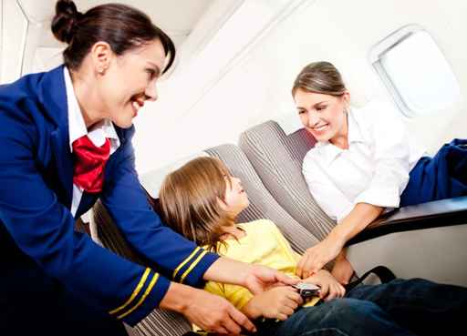 Viajar de avião com crianças e bebés
